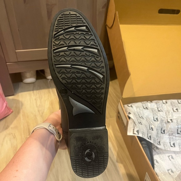 Tall full-grain leather riding boots. Only worn to try on! Size 9 FULL calf - Picture 8 of 10